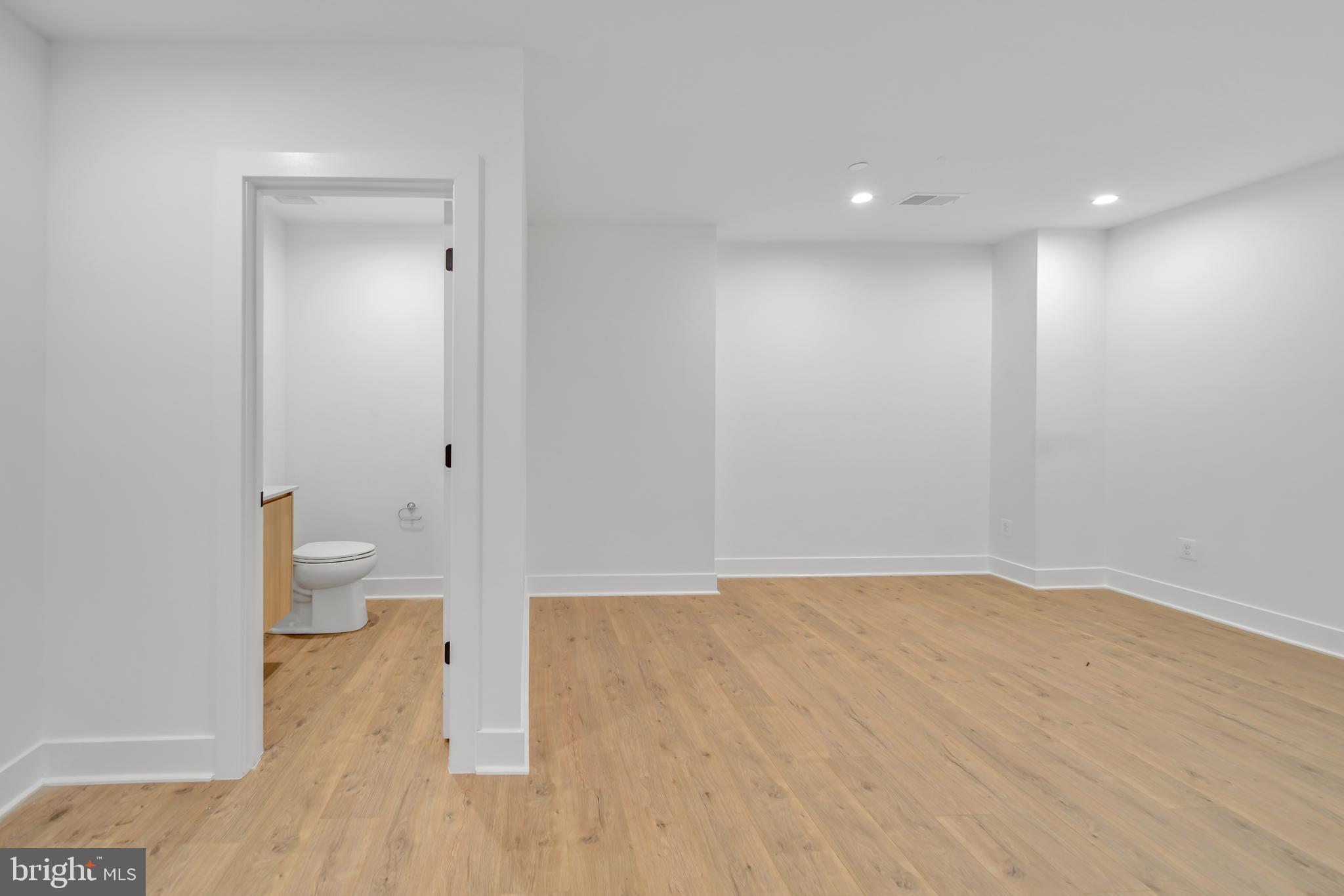 WESTBARD SQUARE - Residential