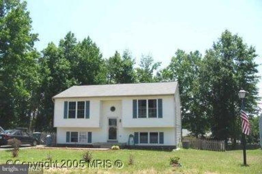 This immaculate 3BR / 2BA  home offers recent carpet, flooring,  and much more! Large, sunny kitchen has great dining space open to living area. And, a deck off rear leading to large fenced yard.   Master Bedroom features spacious closet and full bath on LL. Big recreation room, great living area upstairs, and fenced yard provide loads of living space for everyone.