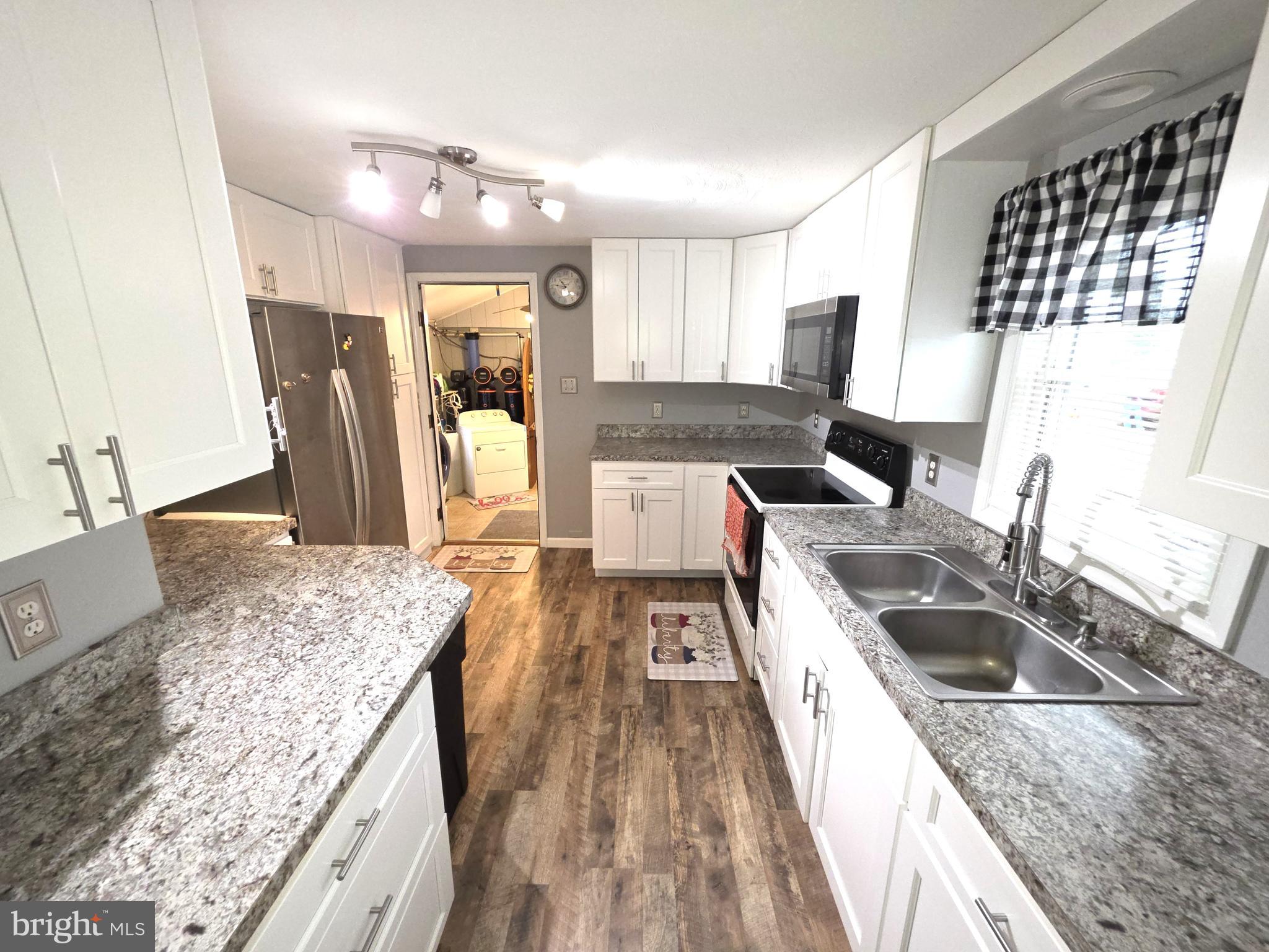 GOOSE HOLLOW - Residential