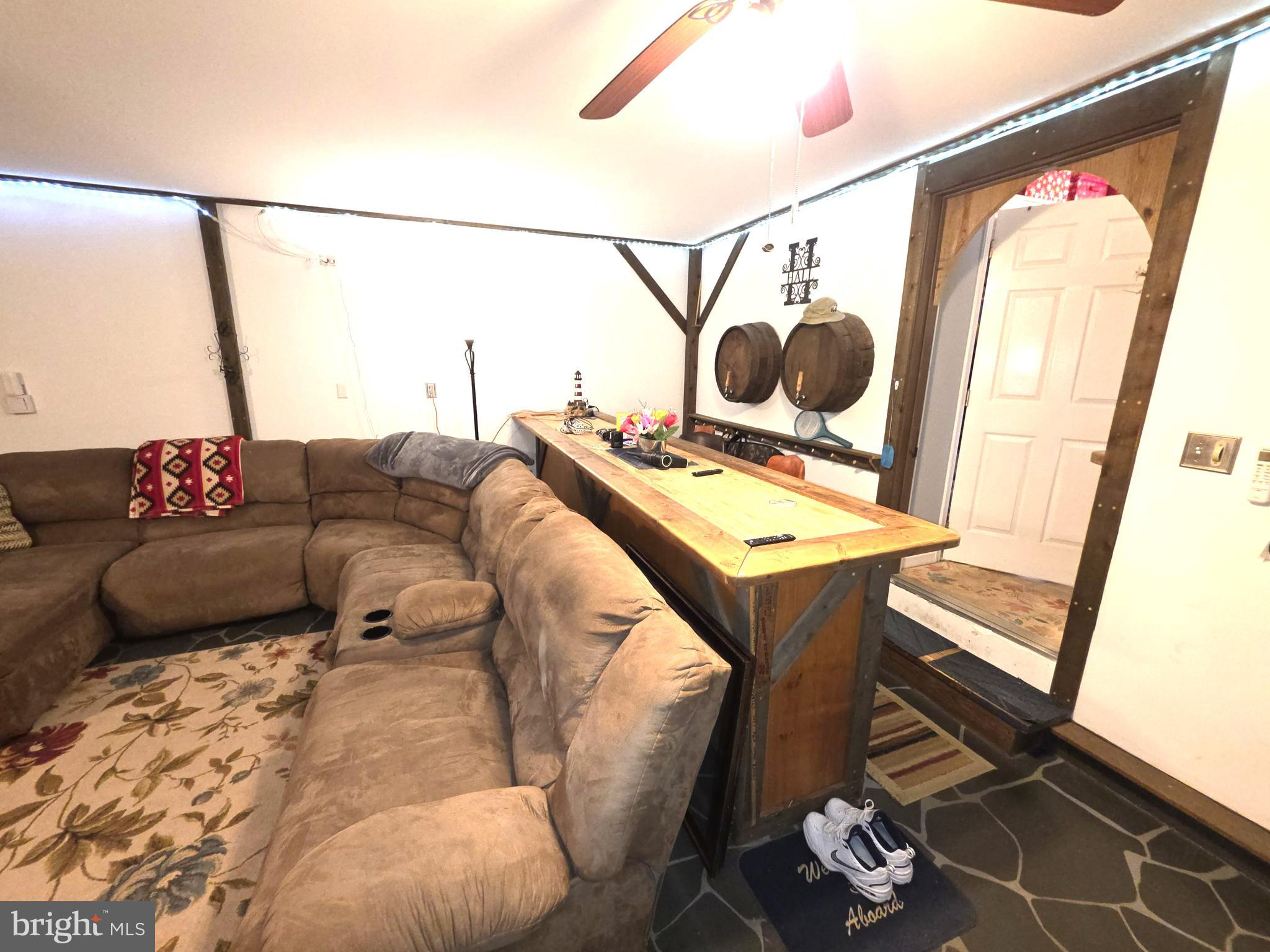 GOOSE HOLLOW - Residential