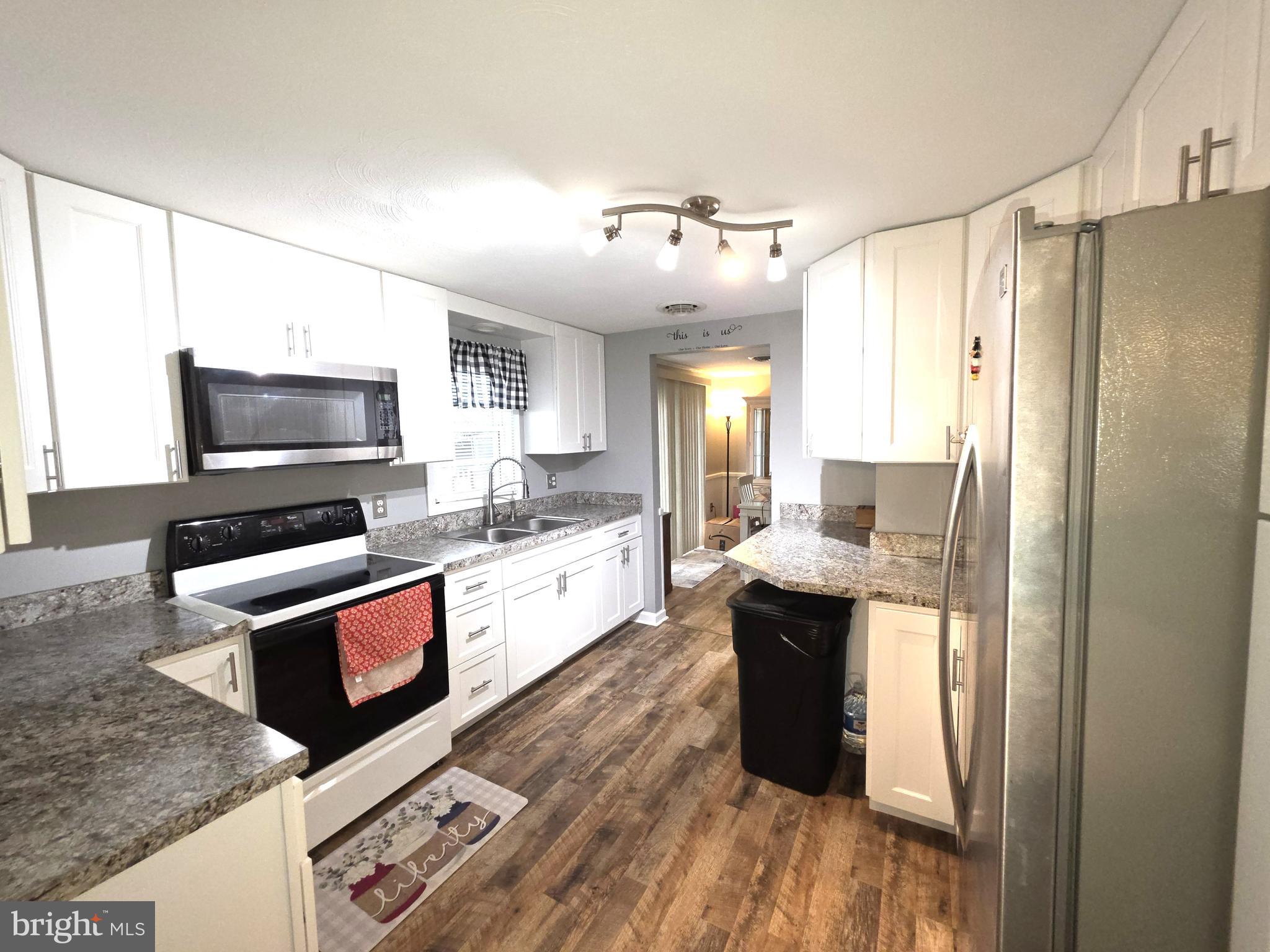 GOOSE HOLLOW - Residential