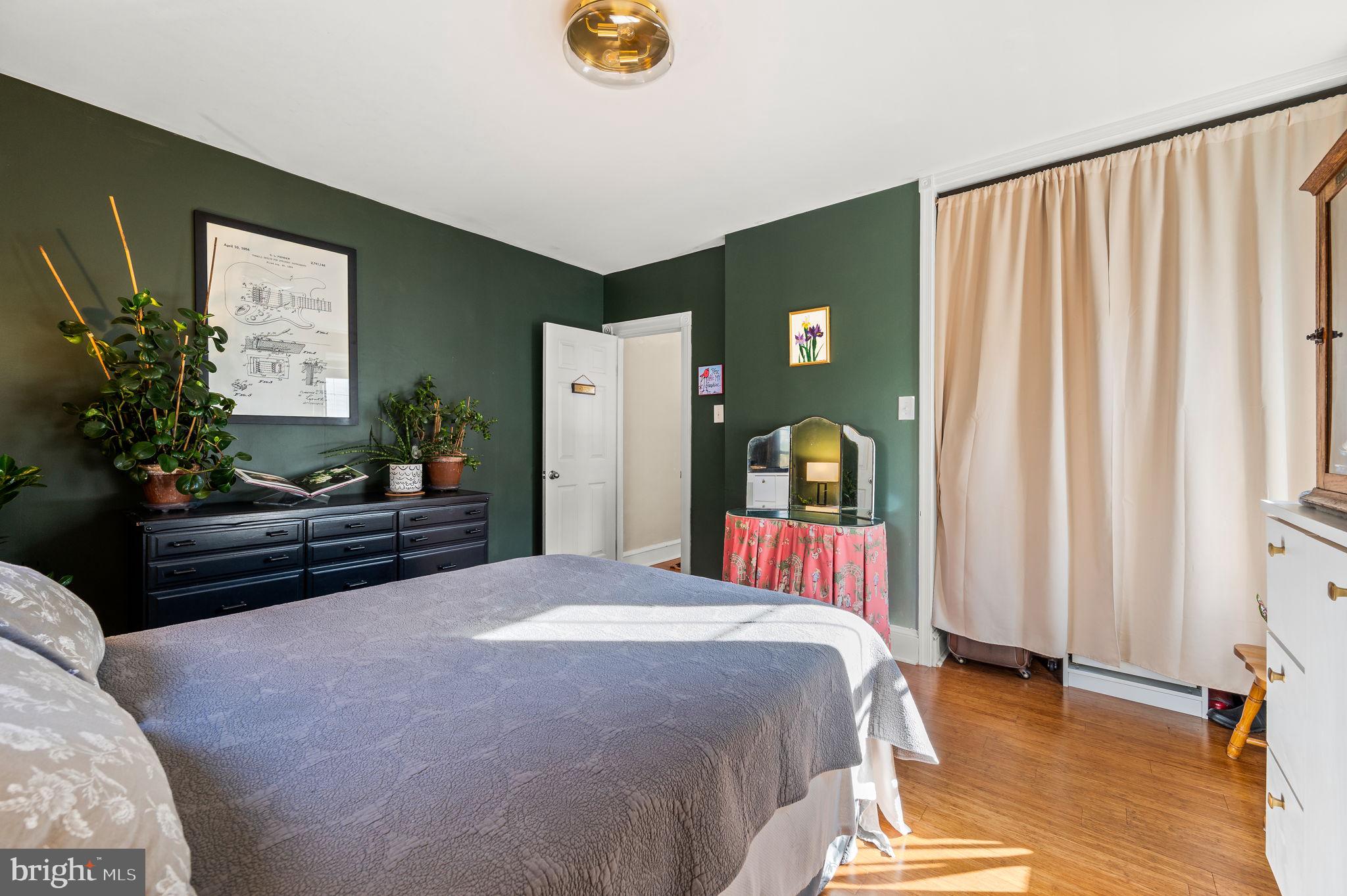 ROXBOROUGH - Residential