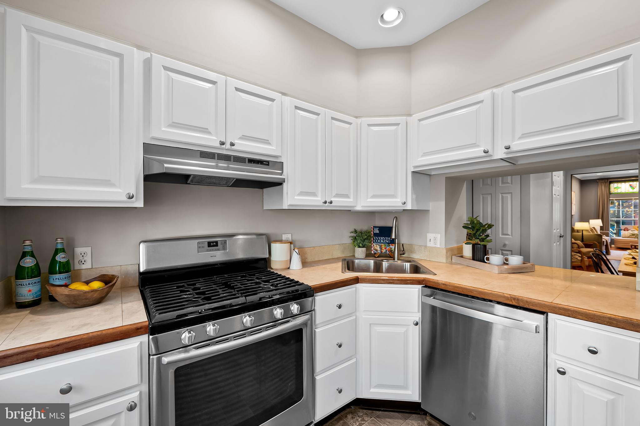 LOCUST POINT - Residential