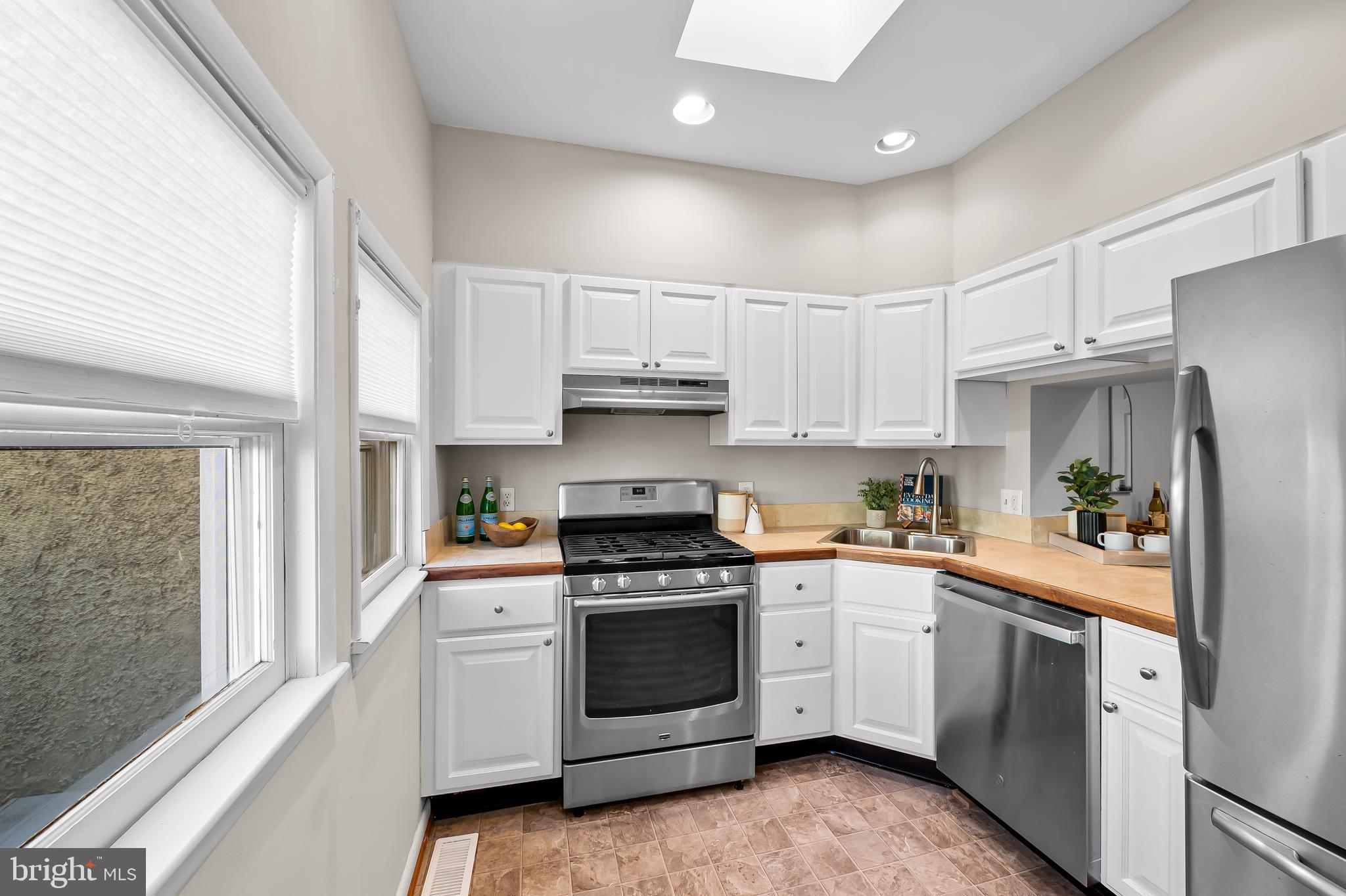 LOCUST POINT - Residential