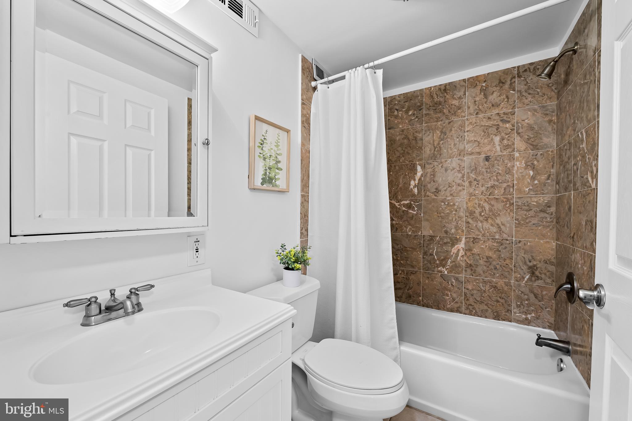 LOCUST POINT - Residential