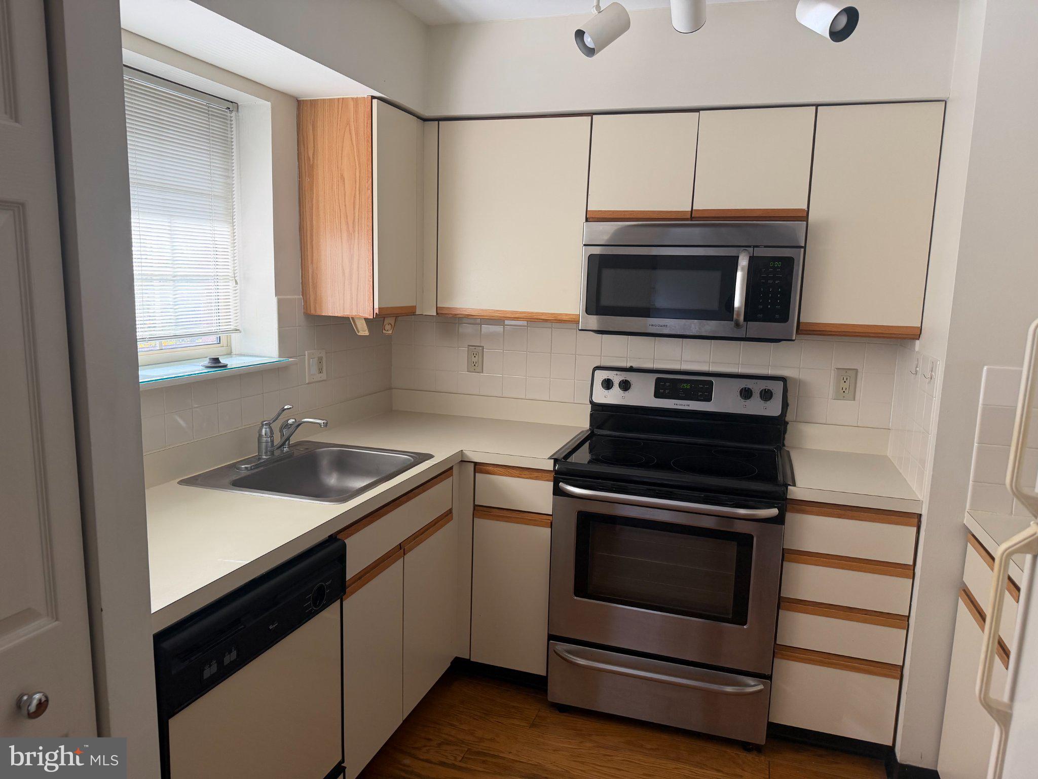 2801 PENNSYLVANIA AVENUE A202
