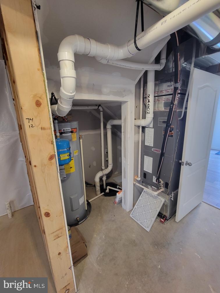 MCCAULEY CROSSING - Residential Lease