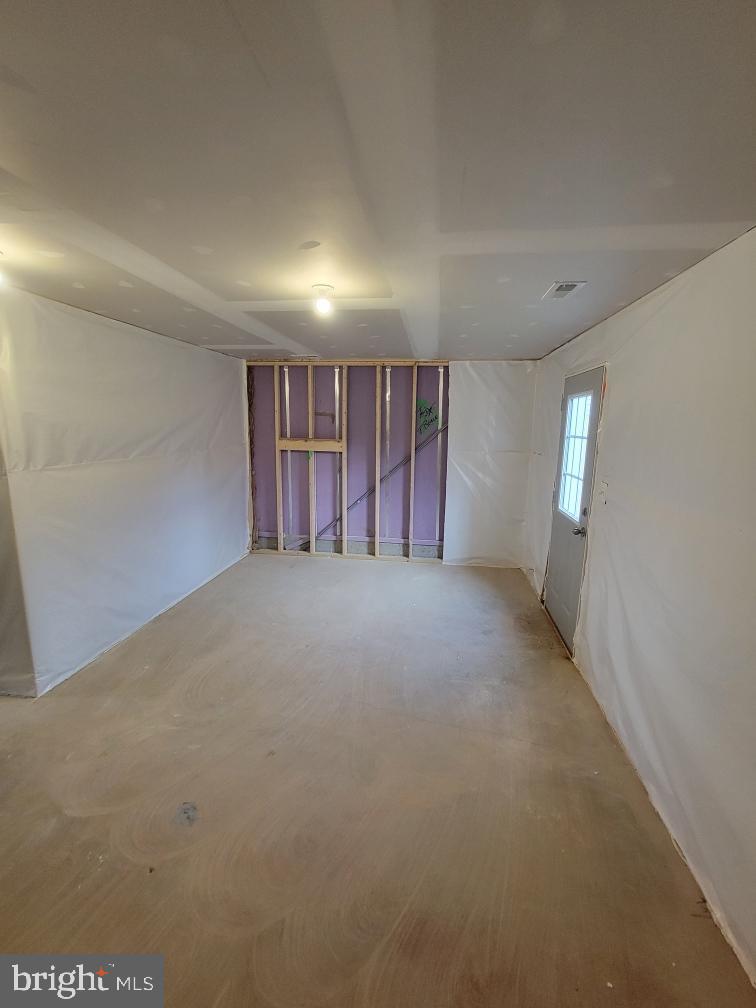 MCCAULEY CROSSING - Residential Lease