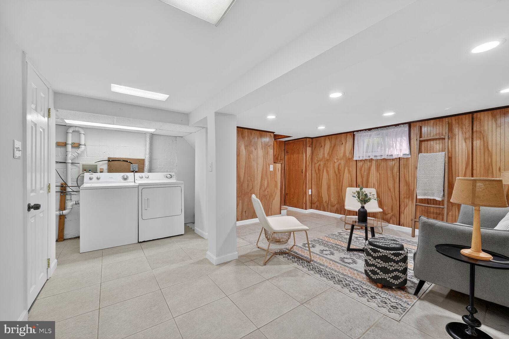 ARLINGTON HEIGHTS - Residential