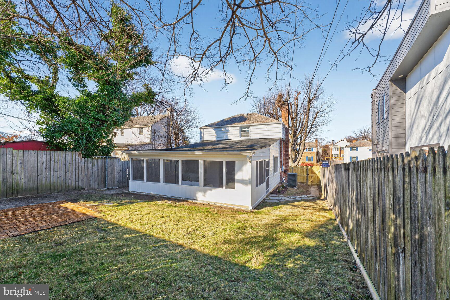 ARLINGTON HEIGHTS - Residential