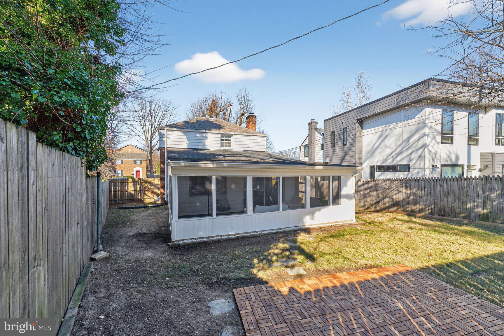 ARLINGTON HEIGHTS - Residential