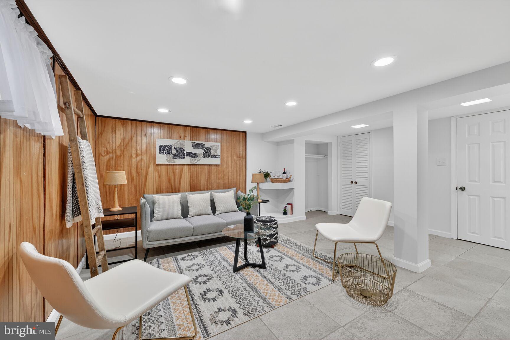 ARLINGTON HEIGHTS - Residential