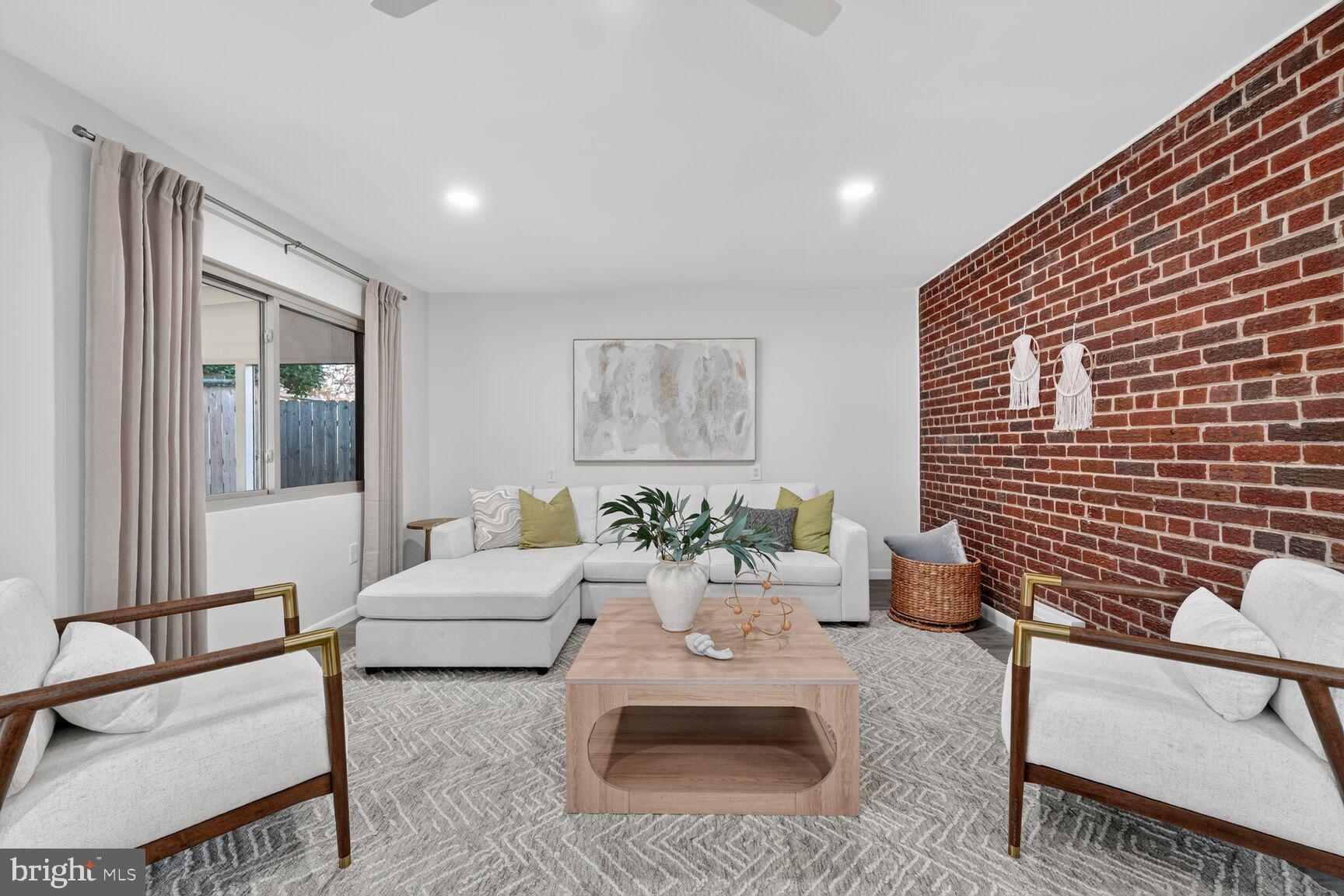 ARLINGTON HEIGHTS - Residential