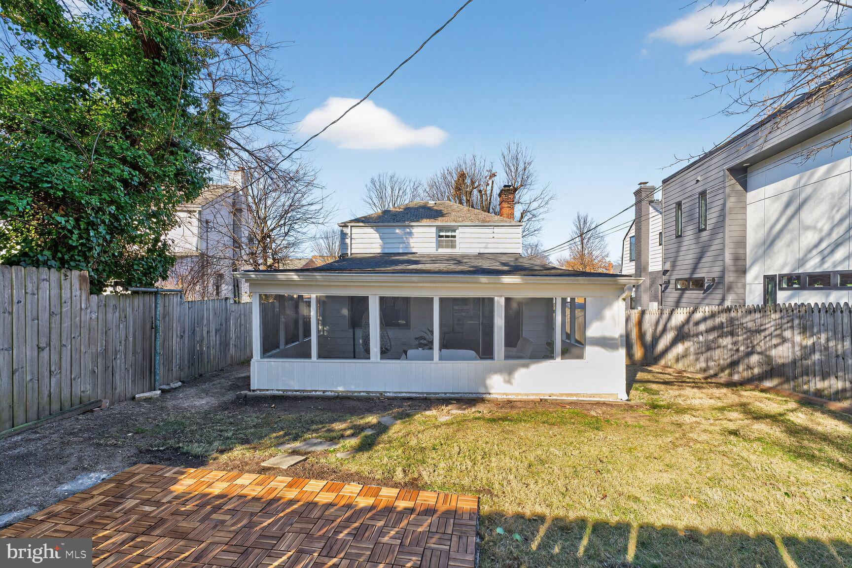 ARLINGTON HEIGHTS - Residential