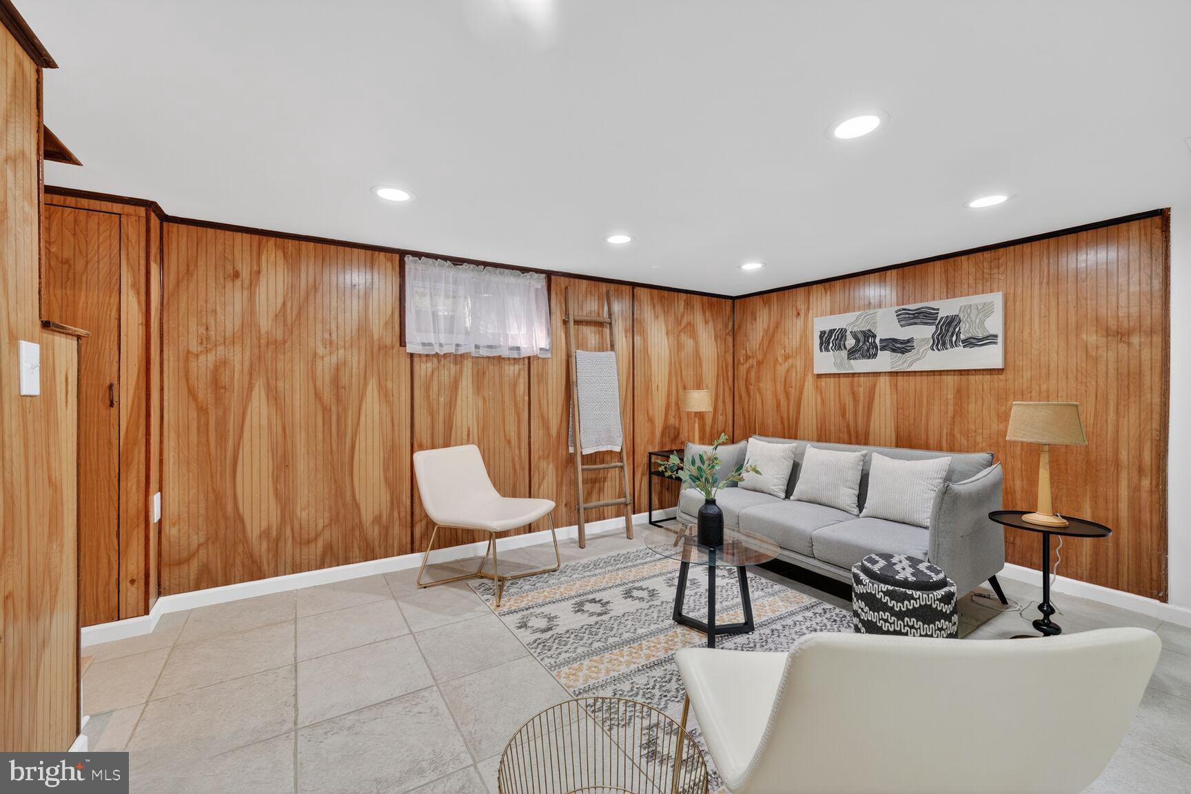 ARLINGTON HEIGHTS - Residential