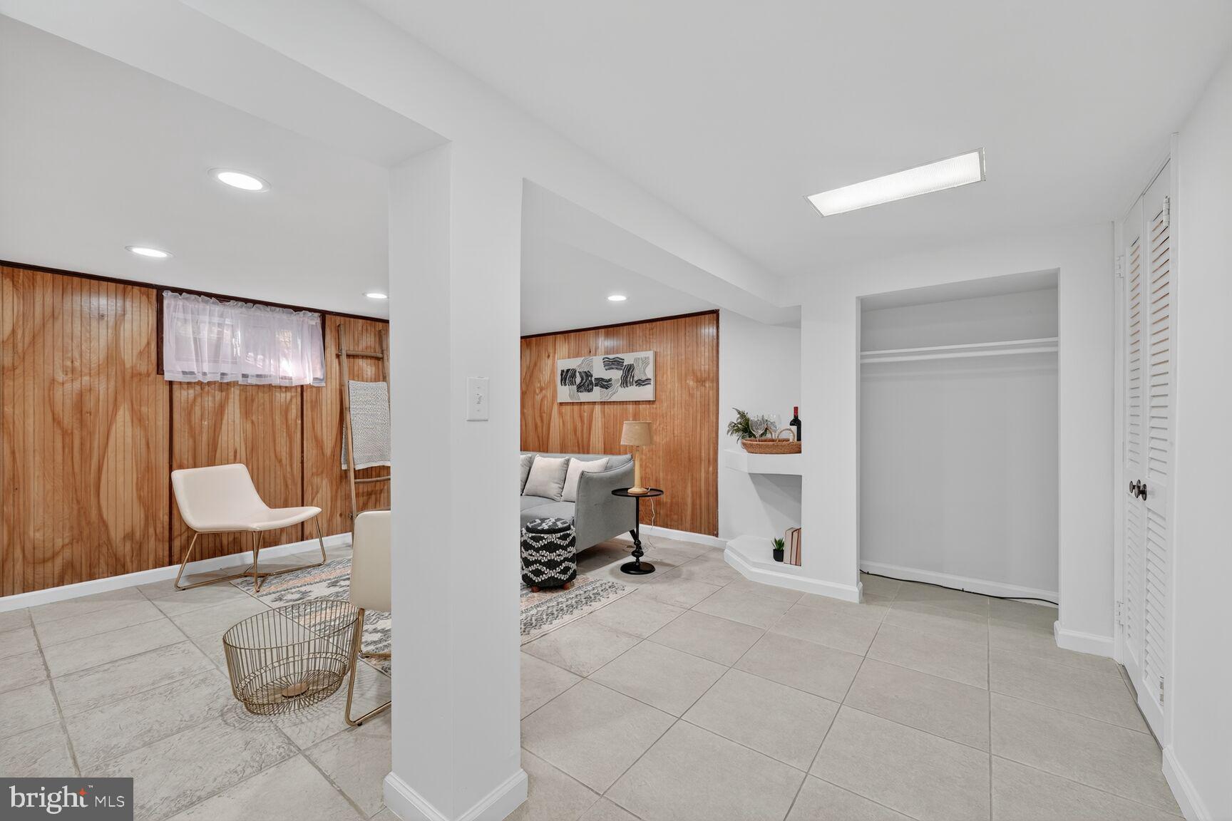 ARLINGTON HEIGHTS - Residential