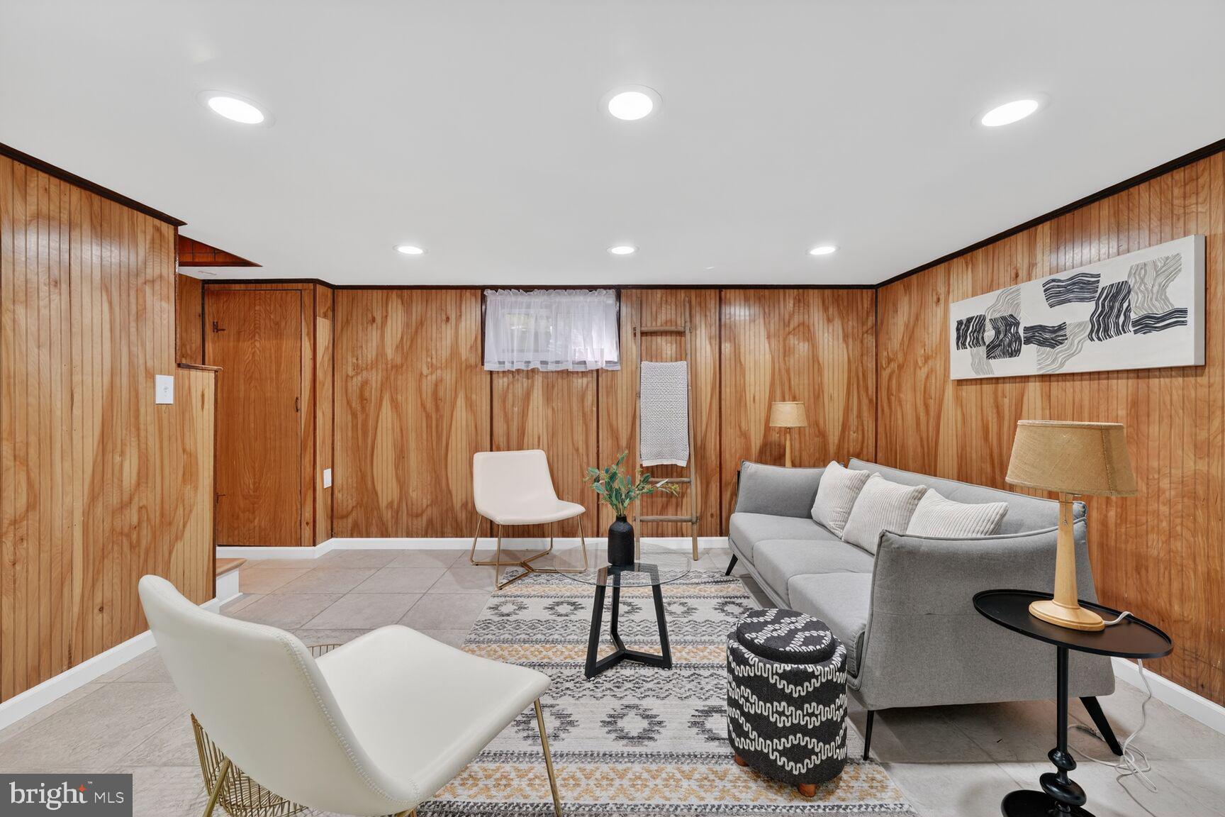 ARLINGTON HEIGHTS - Residential