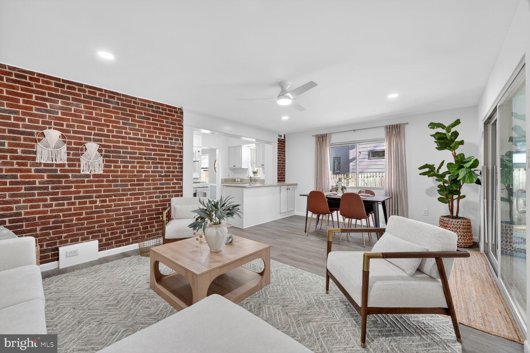 ARLINGTON HEIGHTS - Residential