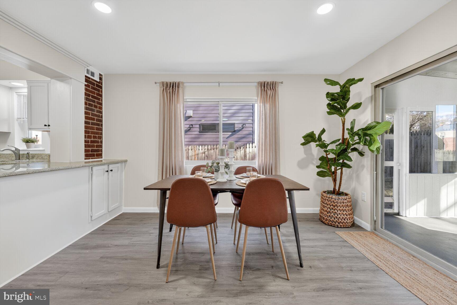 ARLINGTON HEIGHTS - Residential