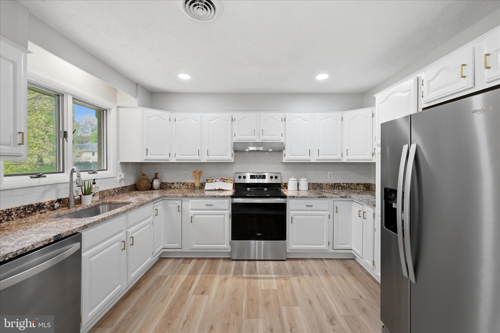 MOUNTAIN VIEW ACRES - Residential
