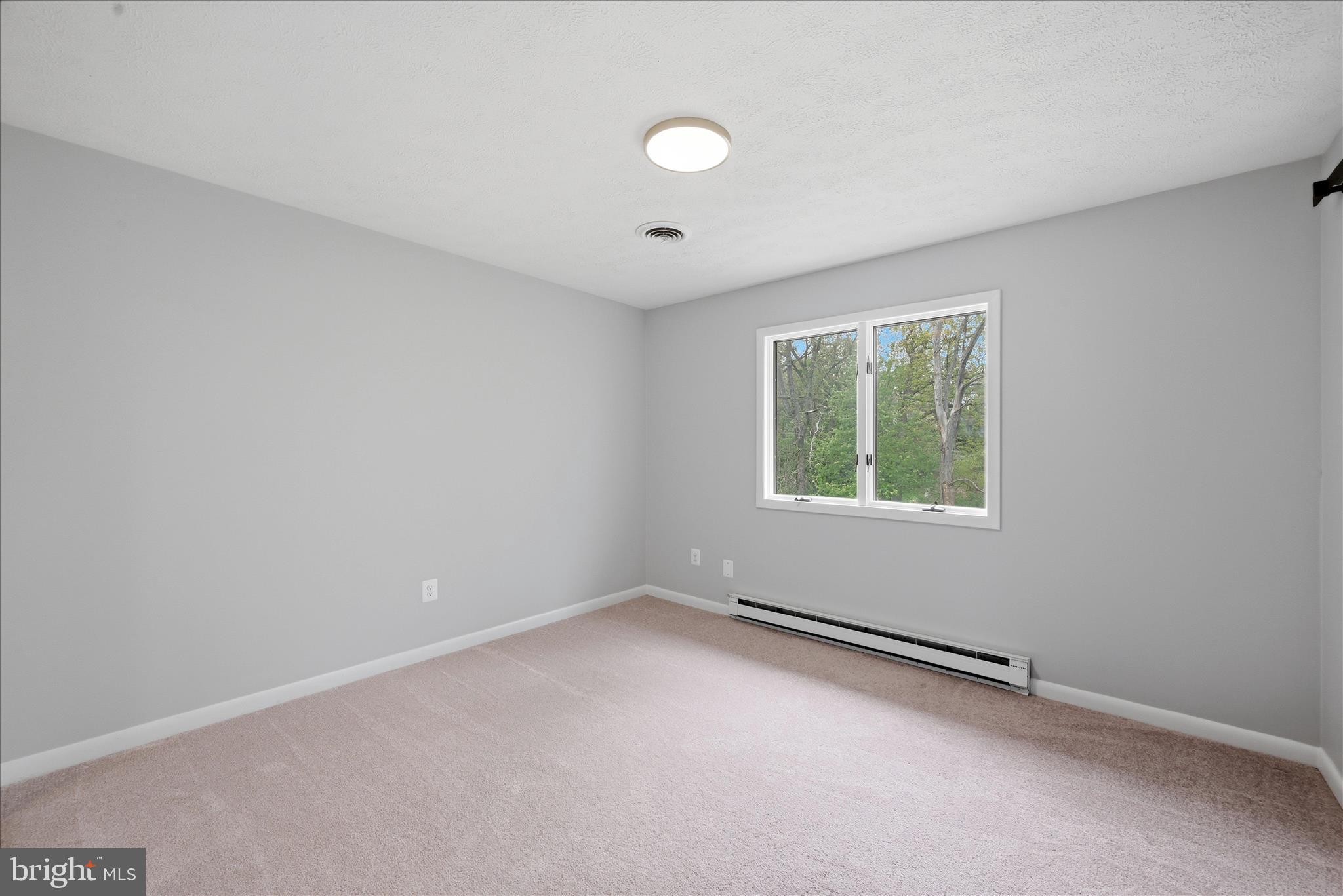 MOUNTAIN VIEW ACRES - Residential