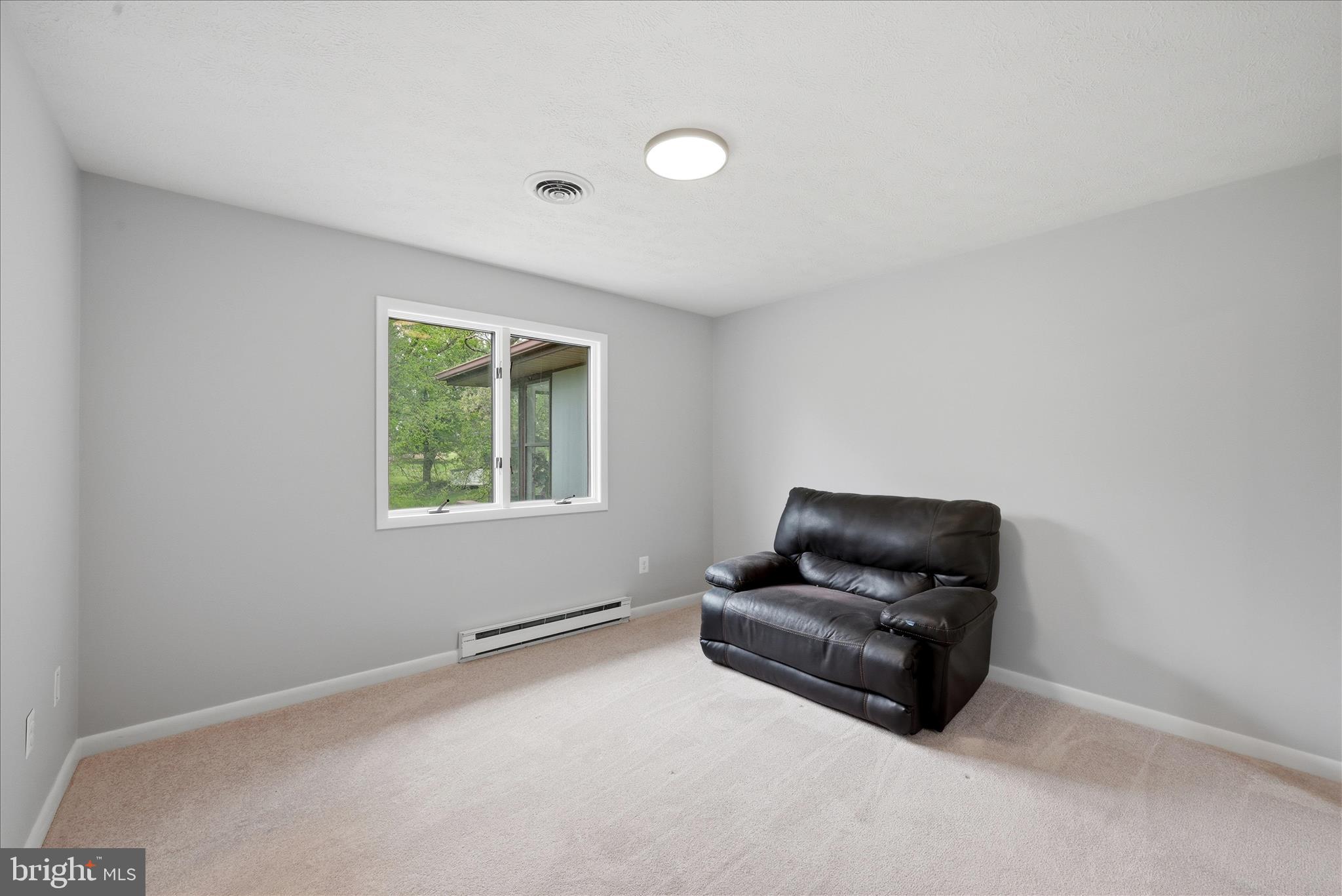 MOUNTAIN VIEW ACRES - Residential