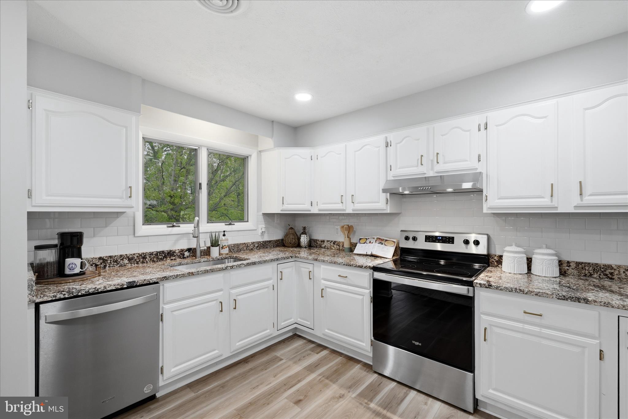 MOUNTAIN VIEW ACRES - Residential