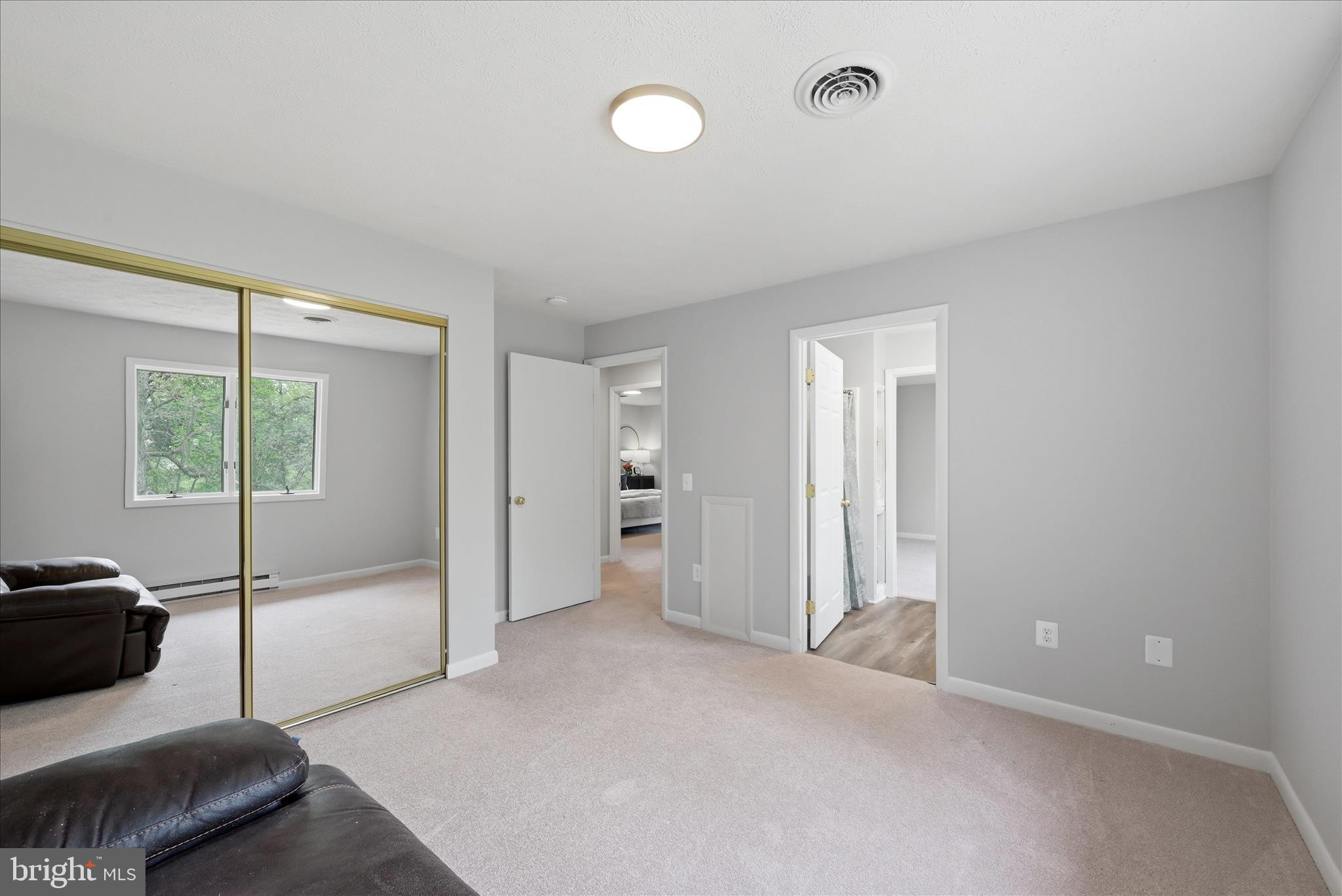 MOUNTAIN VIEW ACRES - Residential
