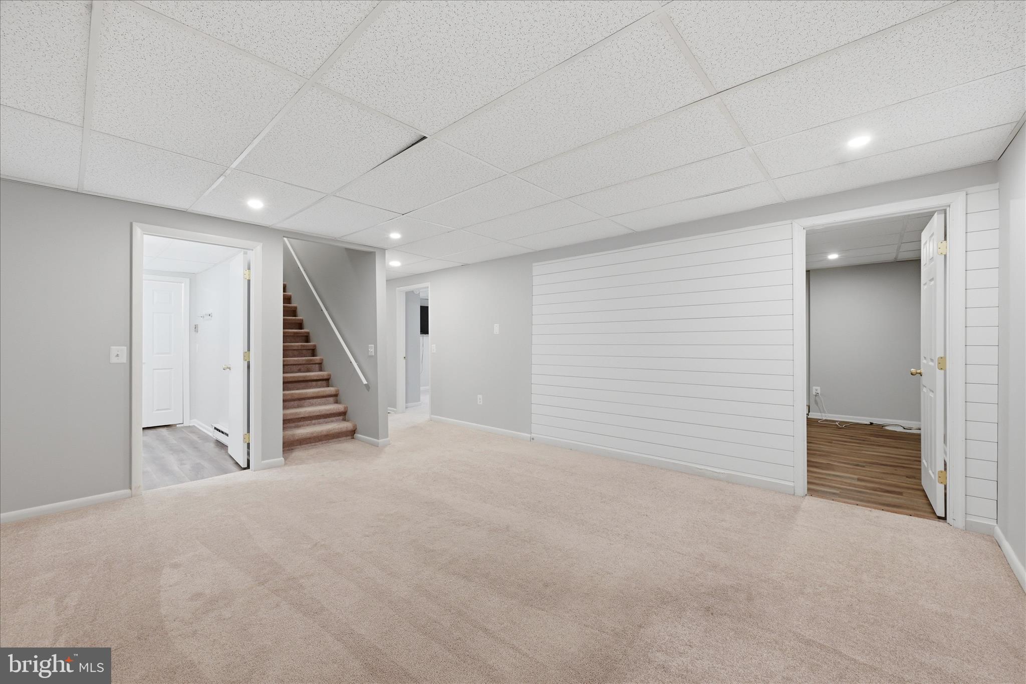 MOUNTAIN VIEW ACRES - Residential