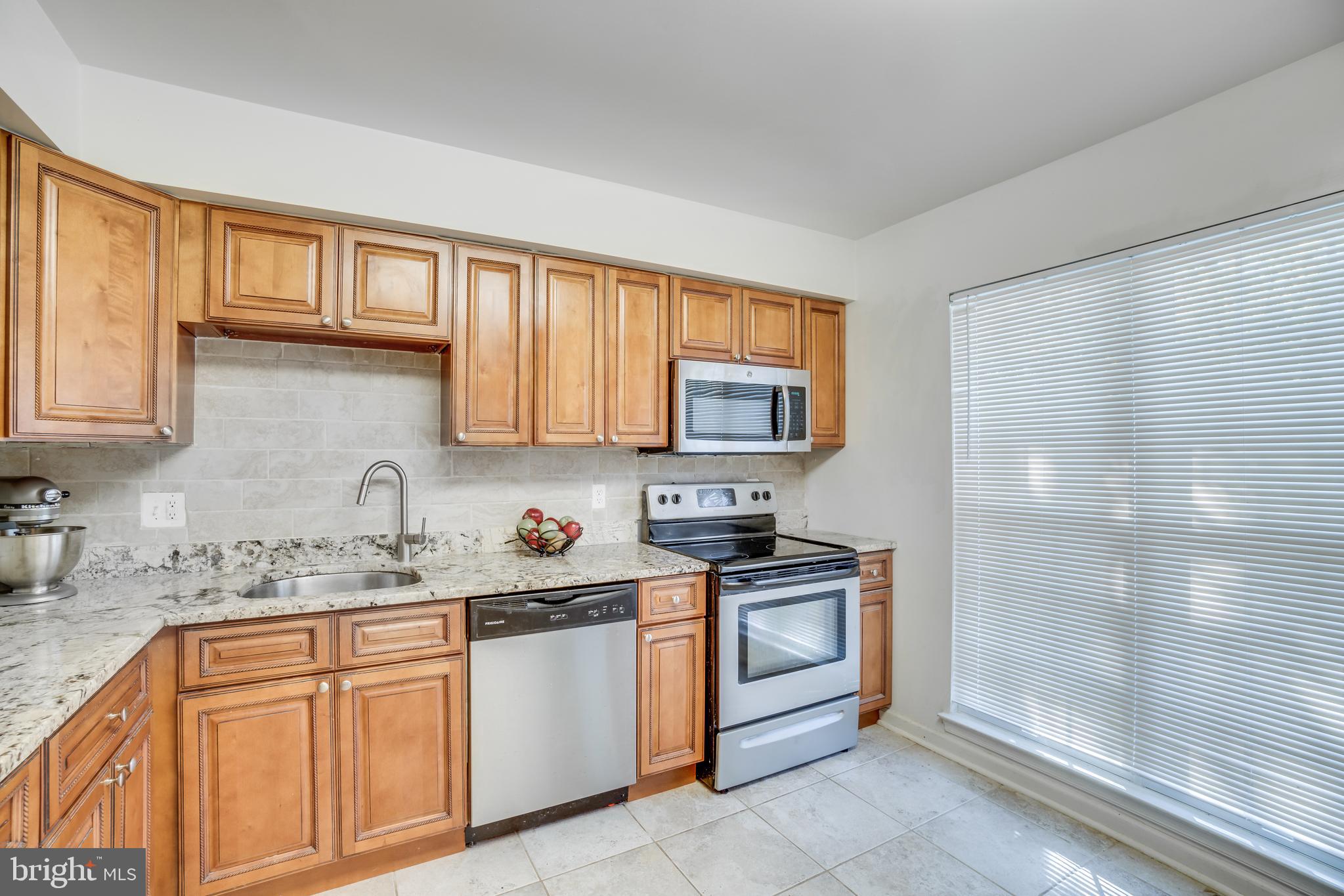 LONDON TOWNE - Residential