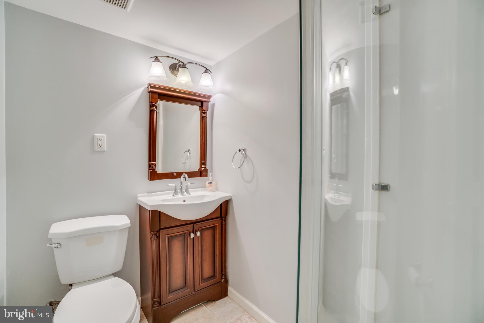 LONDON TOWNE - Residential