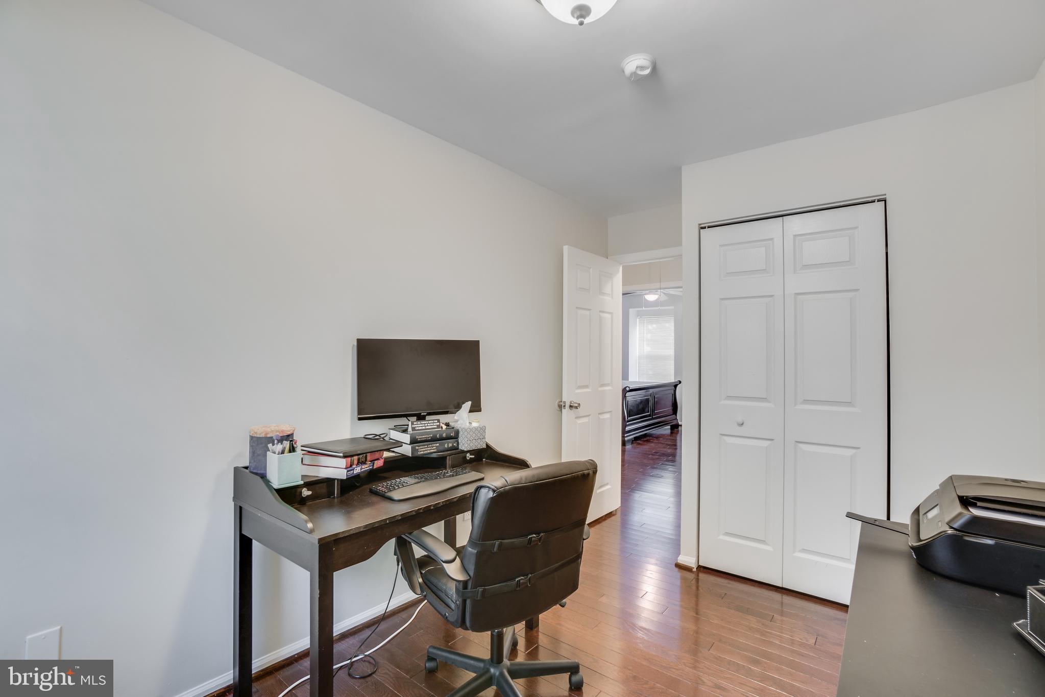 LONDON TOWNE - Residential