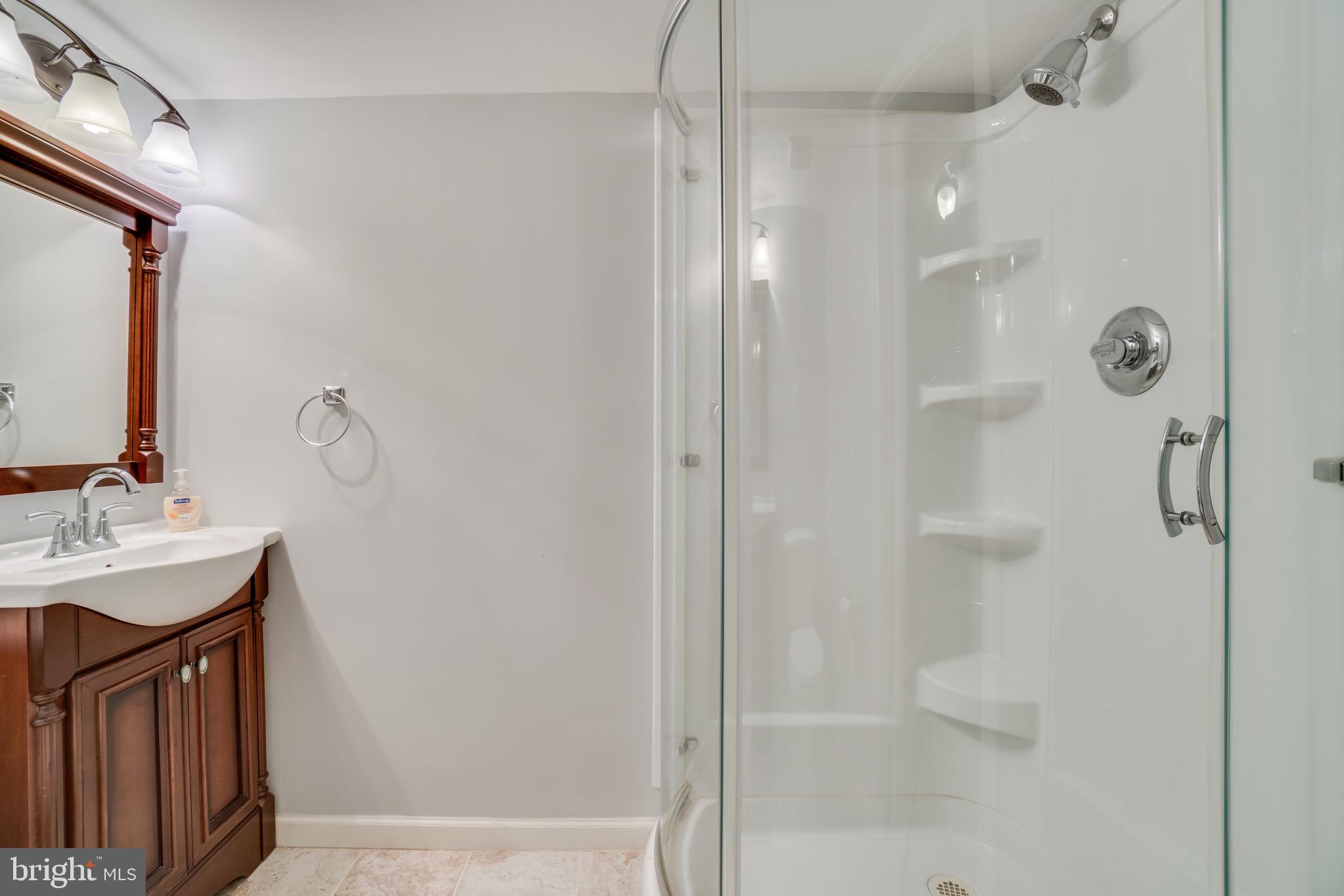 LONDON TOWNE - Residential