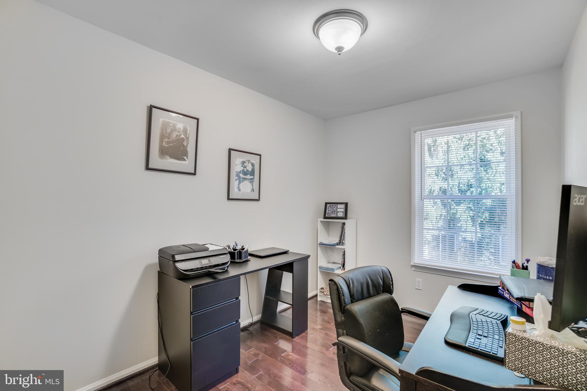 LONDON TOWNE - Residential