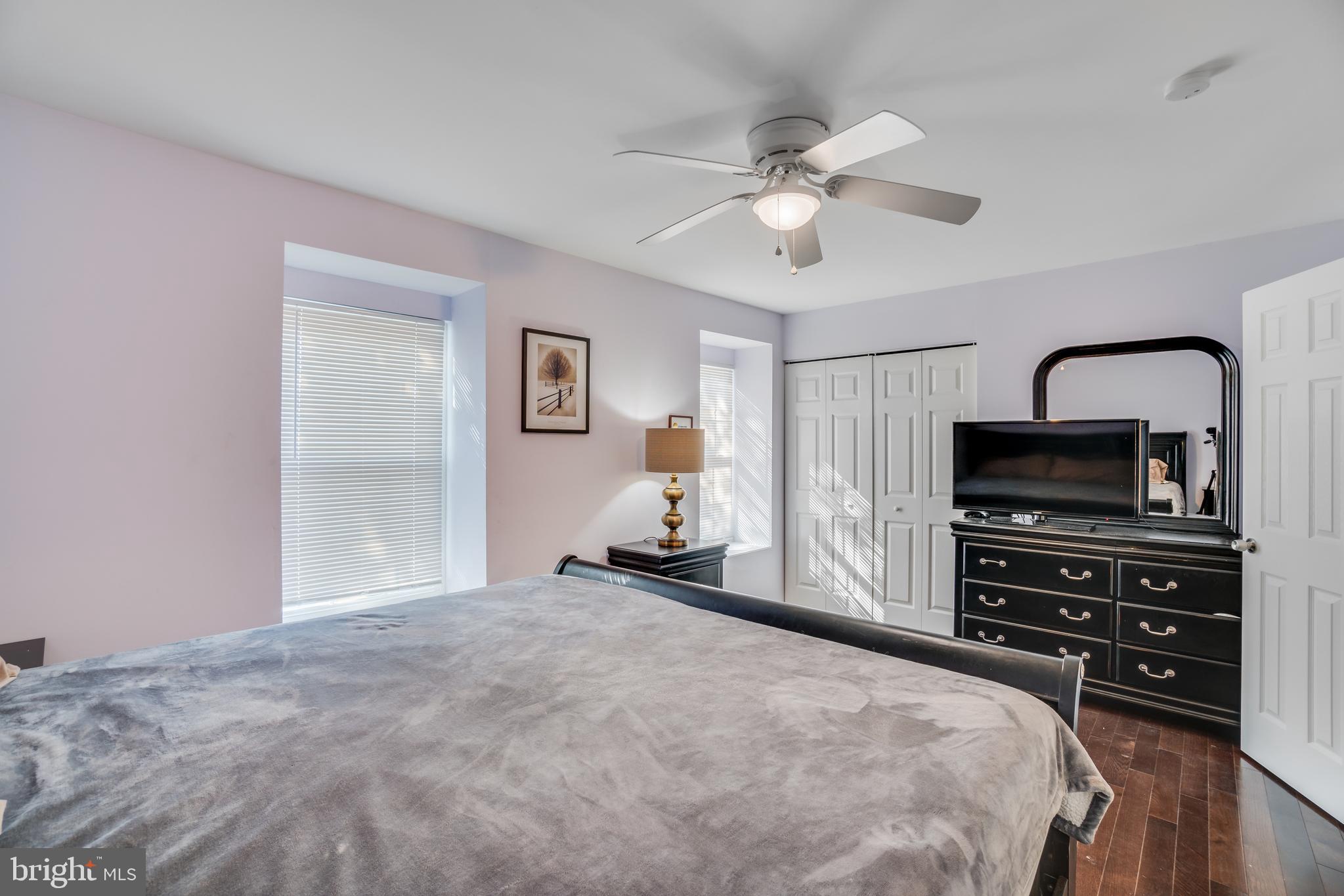 LONDON TOWNE - Residential