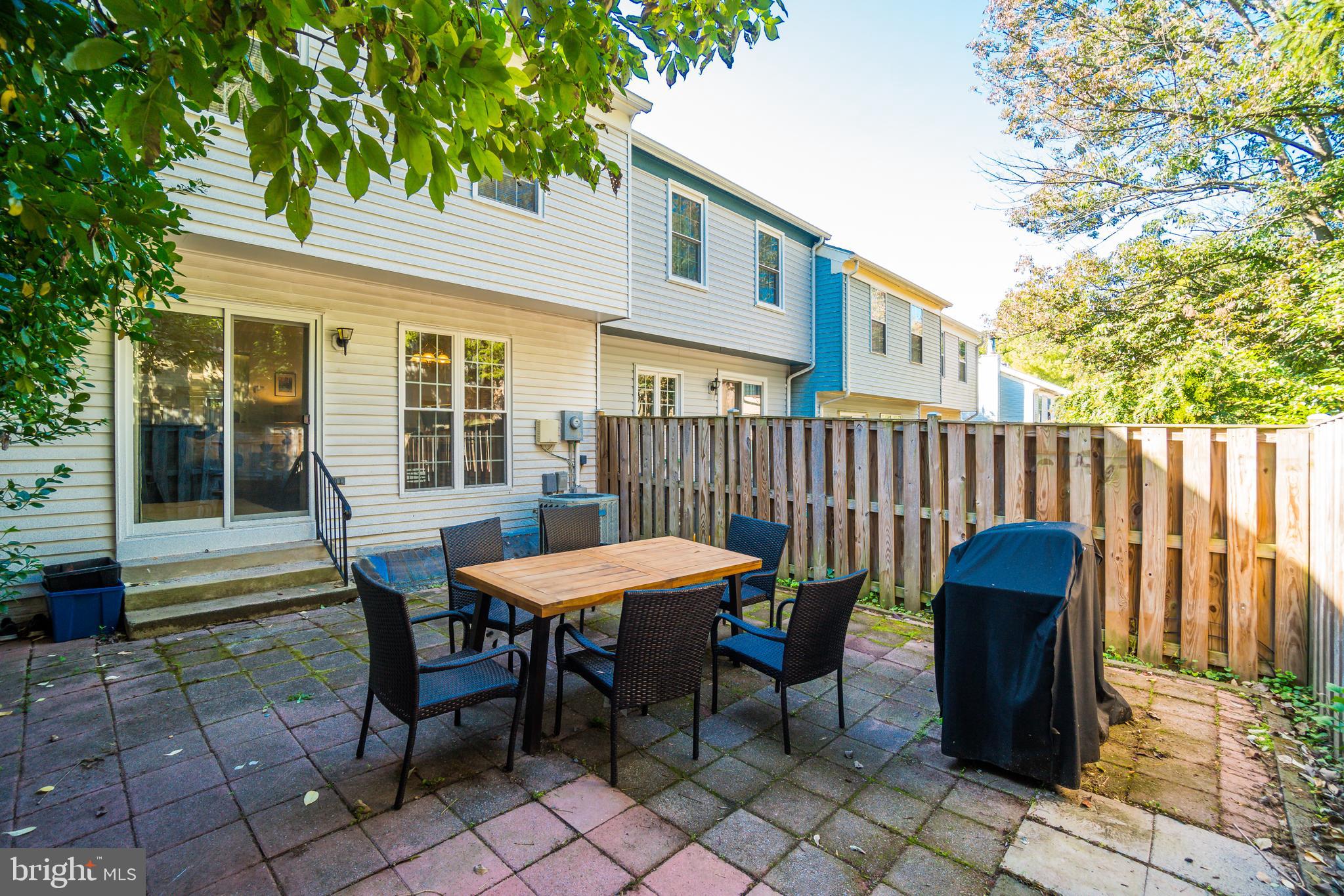 LONDON TOWNE - Residential