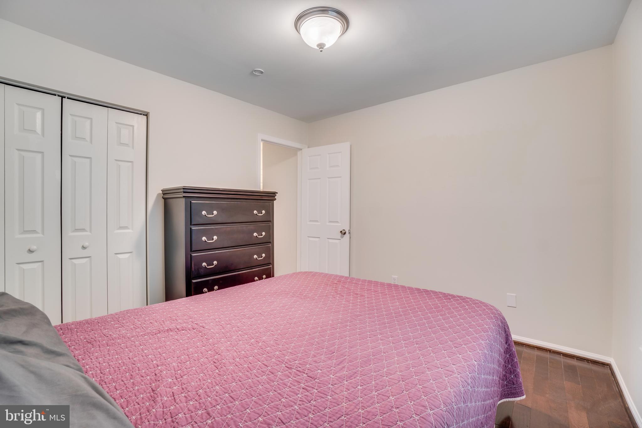 LONDON TOWNE - Residential