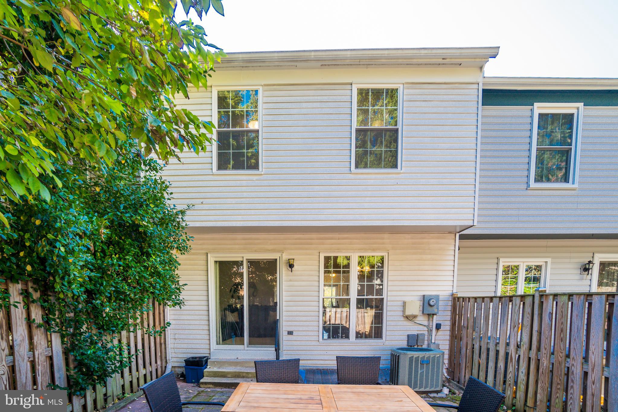 LONDON TOWNE - Residential