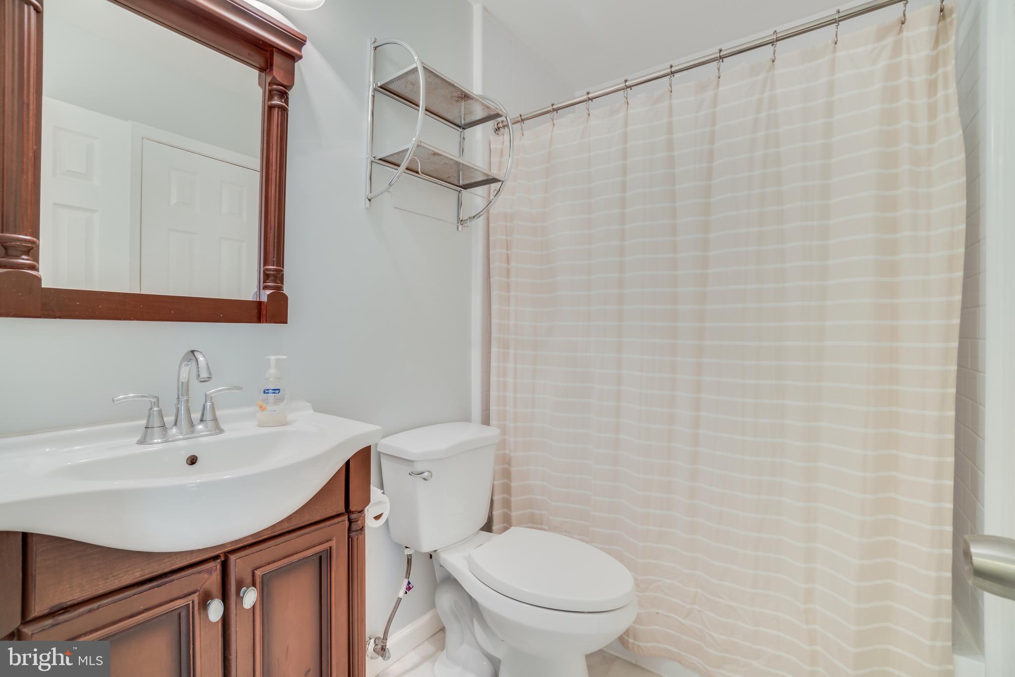 LONDON TOWNE - Residential