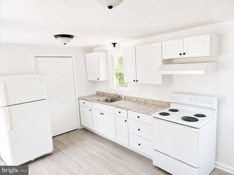 Homes For Sale - 21352 Cambridge Avenue<br/> LEXINGTON PARK, MD 20653