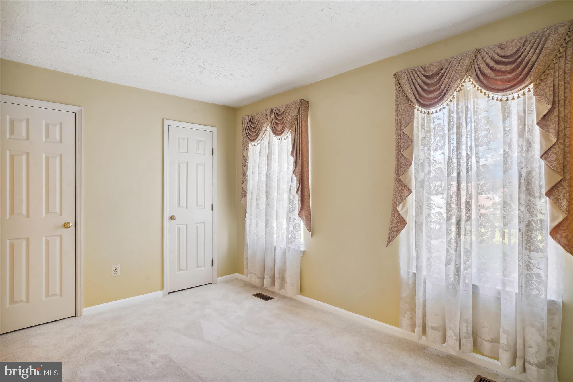 NORTH SHERWOOD FOREST - Residential