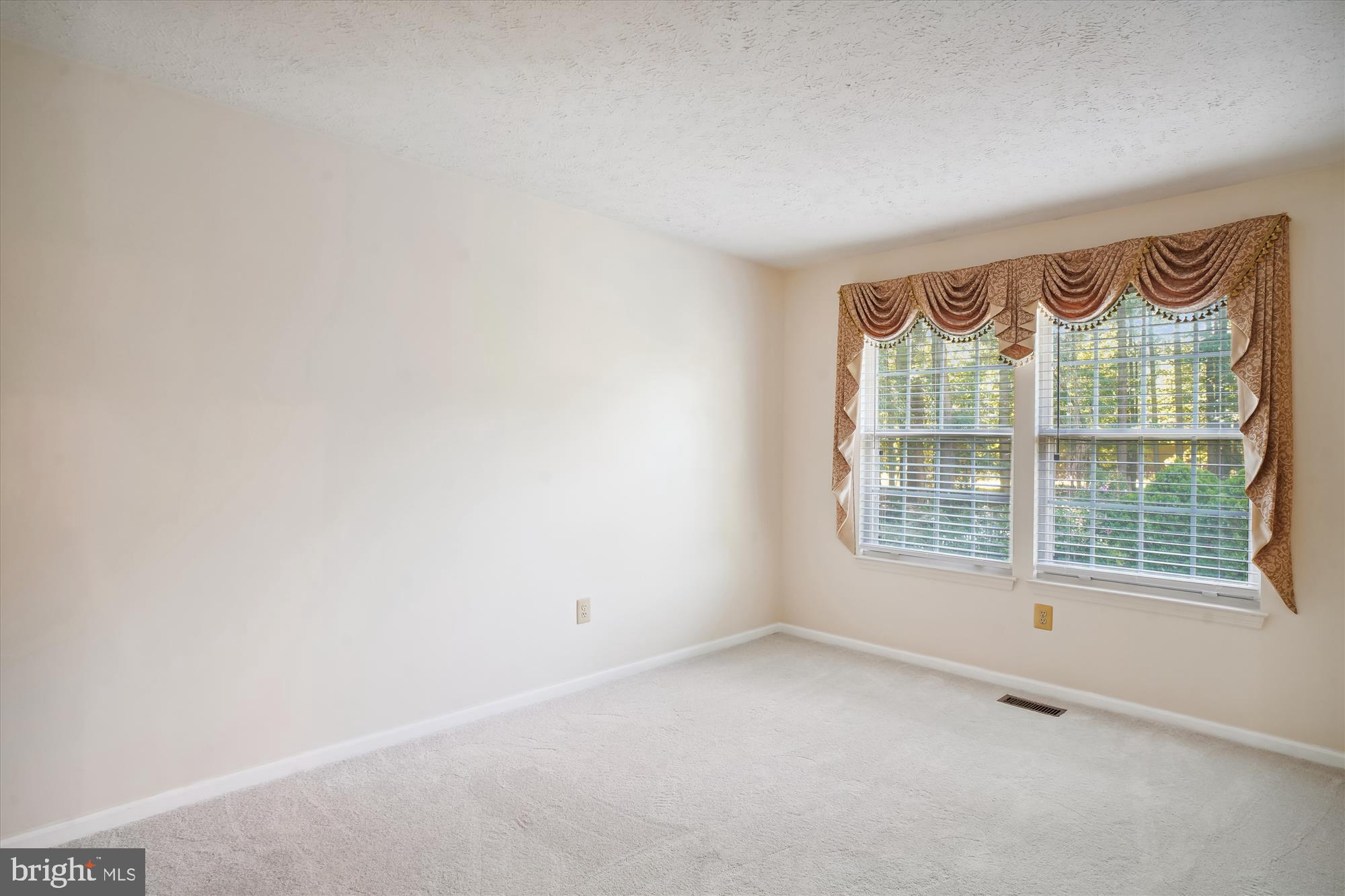 NORTH SHERWOOD FOREST - Residential