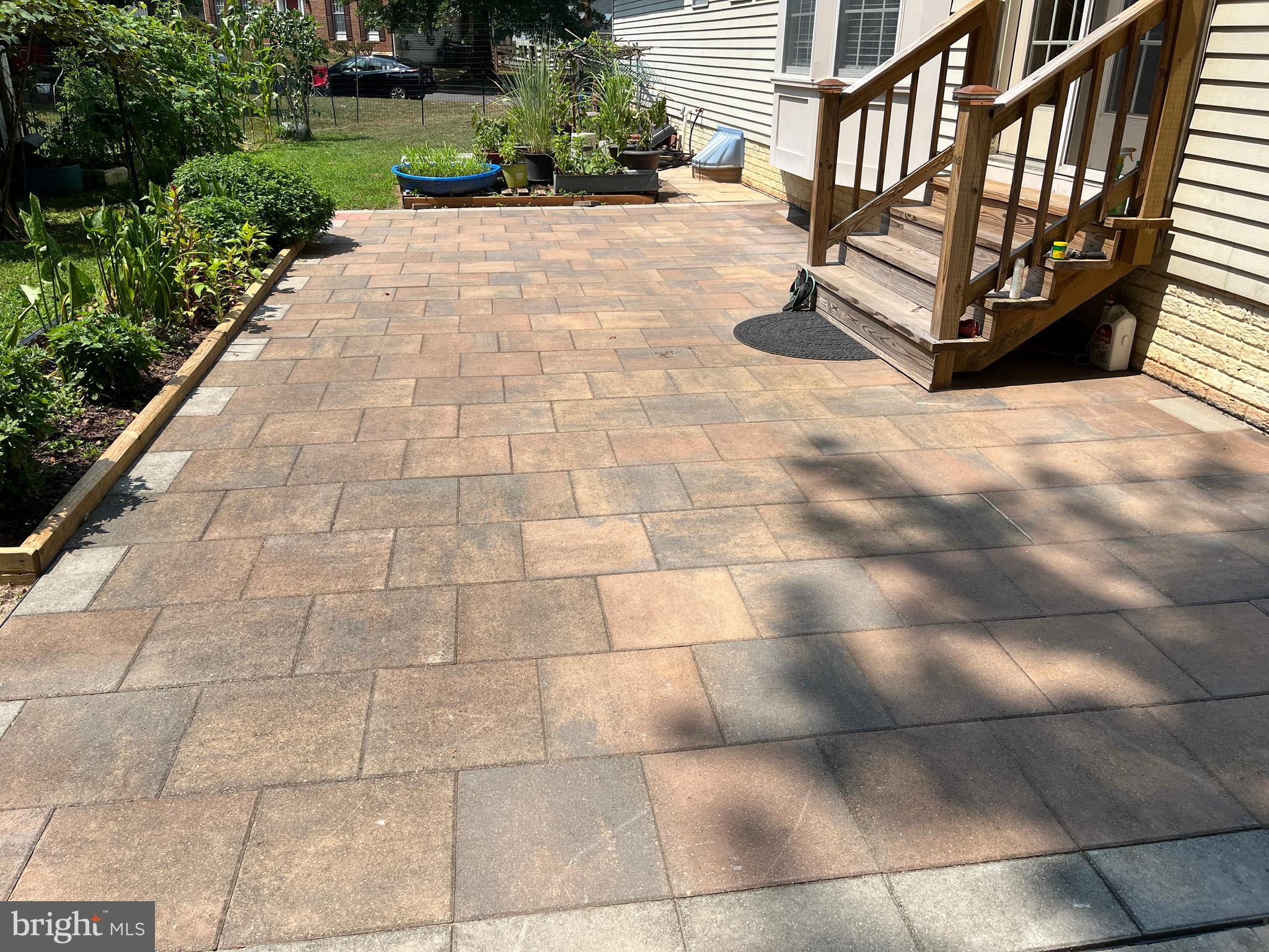 NORTH SHERWOOD FOREST - Residential