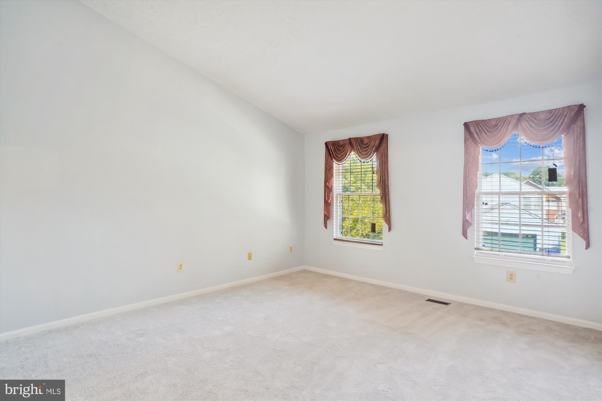 NORTH SHERWOOD FOREST - Residential