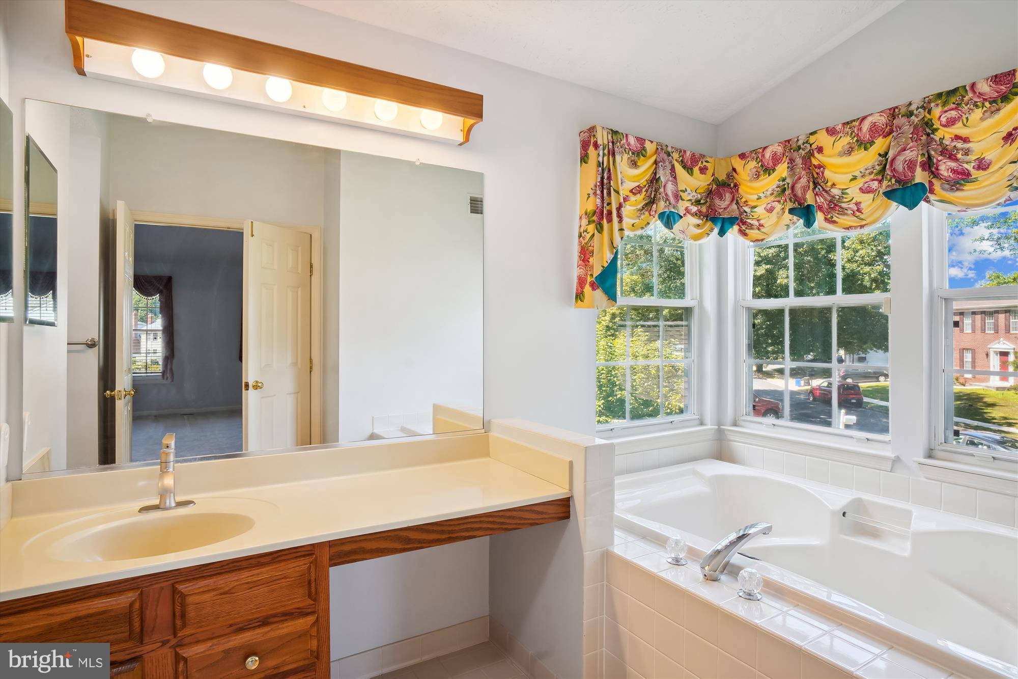 NORTH SHERWOOD FOREST - Residential