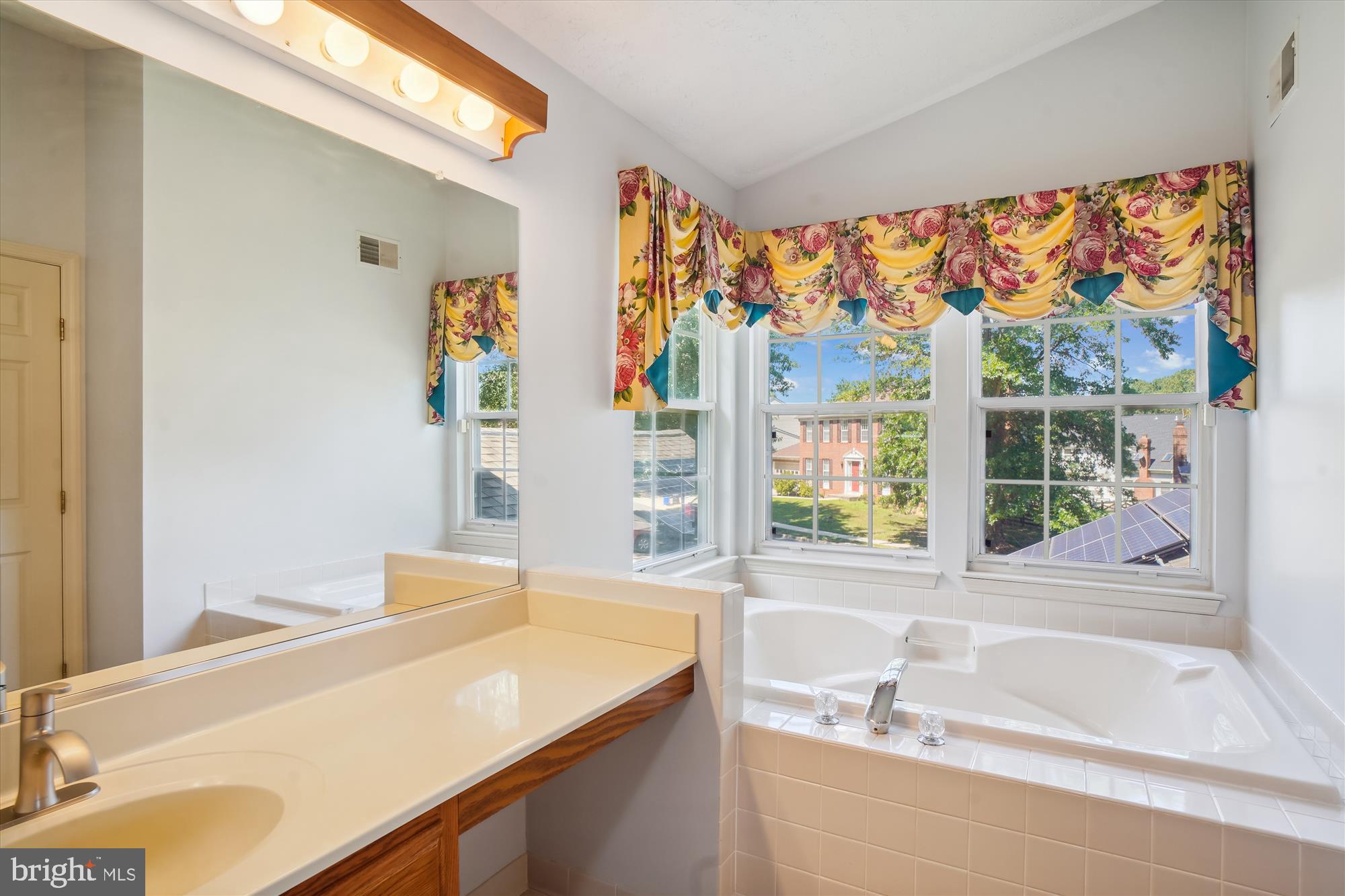 NORTH SHERWOOD FOREST - Residential