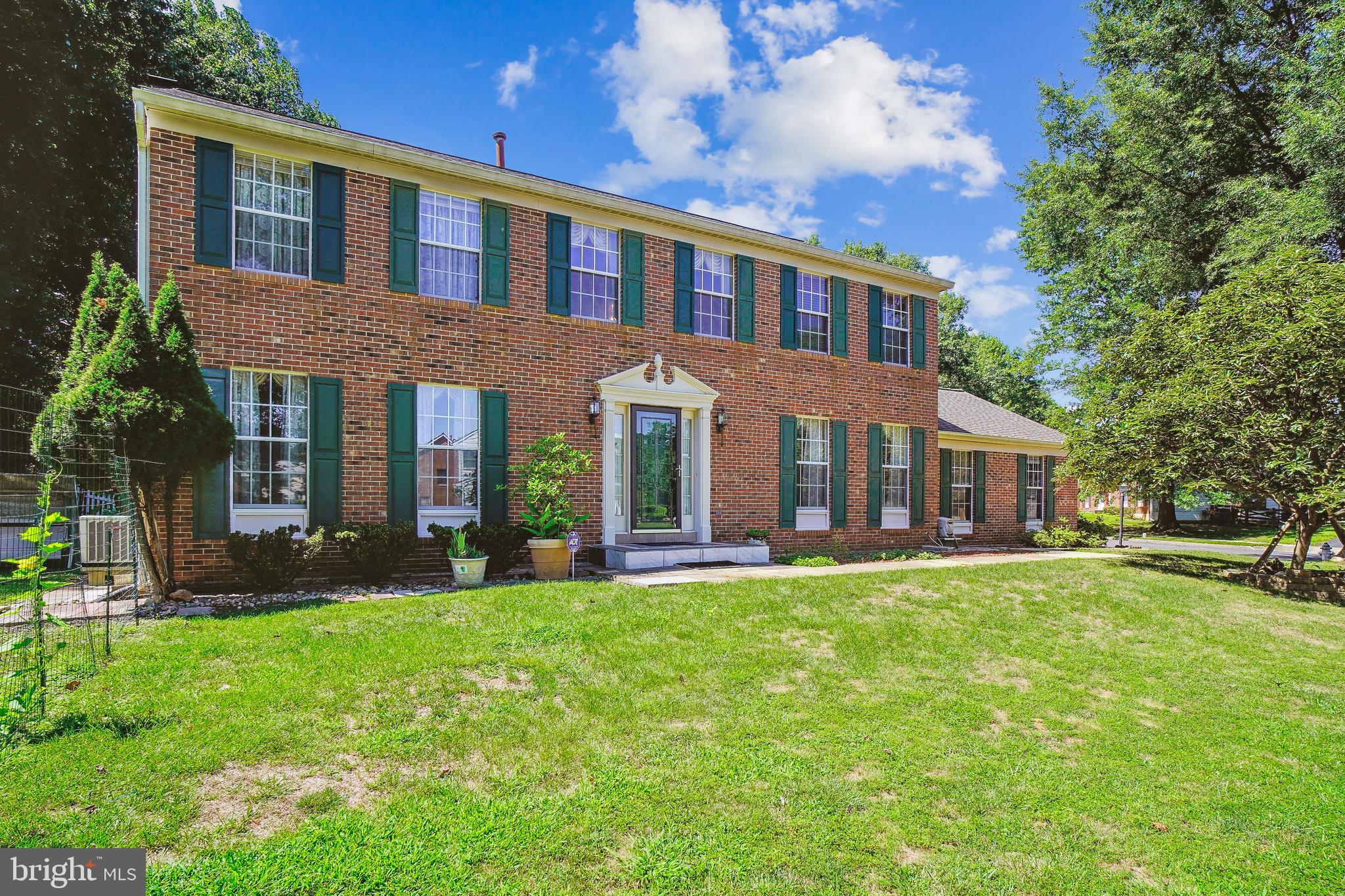 NORTH SHERWOOD FOREST - Residential