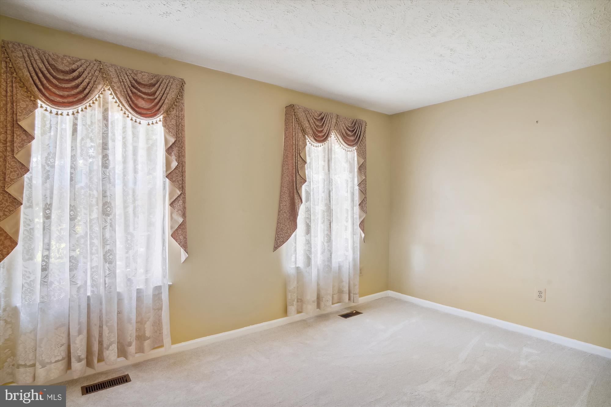 NORTH SHERWOOD FOREST - Residential