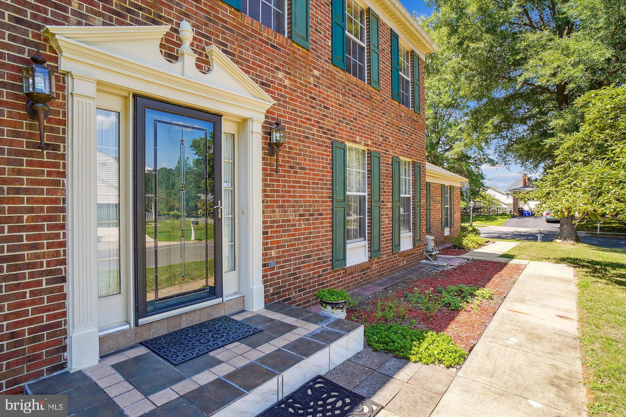 NORTH SHERWOOD FOREST - Residential