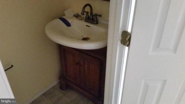 HOLLINS MARKET - Residential